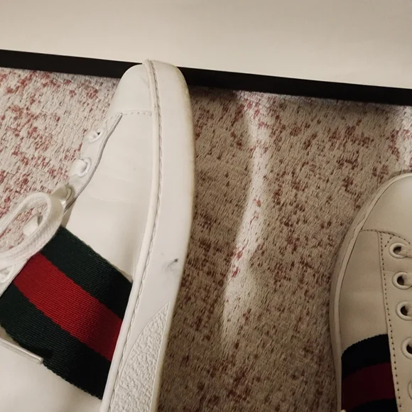 Gucci Women's White Sneakers with Embroidery Floral Design - Picture 4 of 9